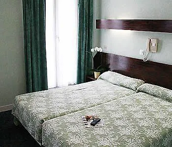 Est Hotel Párizs