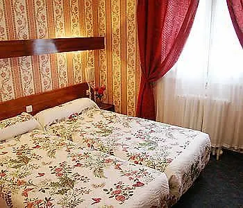 Est Hotel Párizs