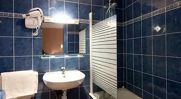 Est Hotel Párizs 3*,